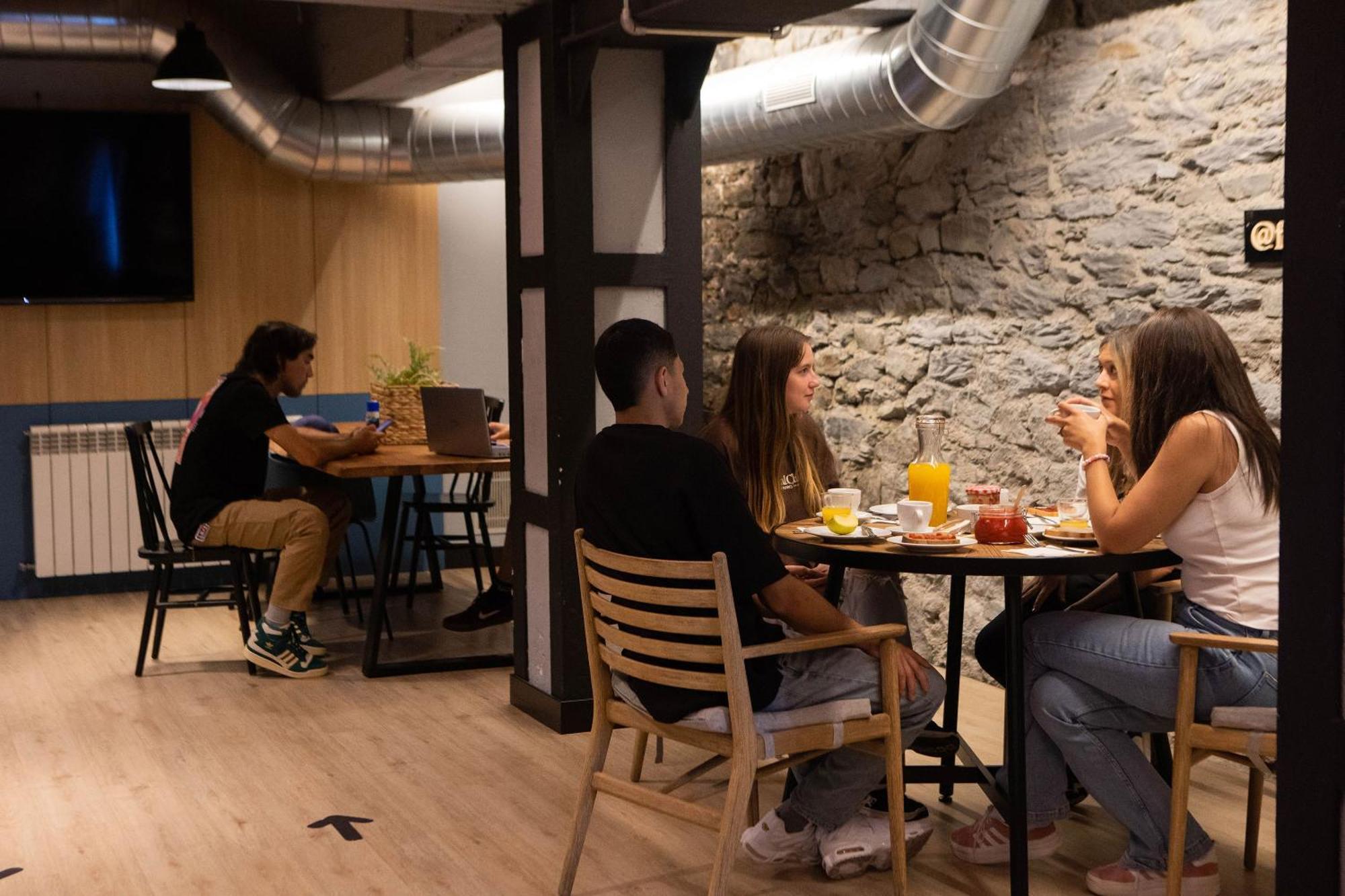 Font Andorra Hostel 马萨纳 外观 照片